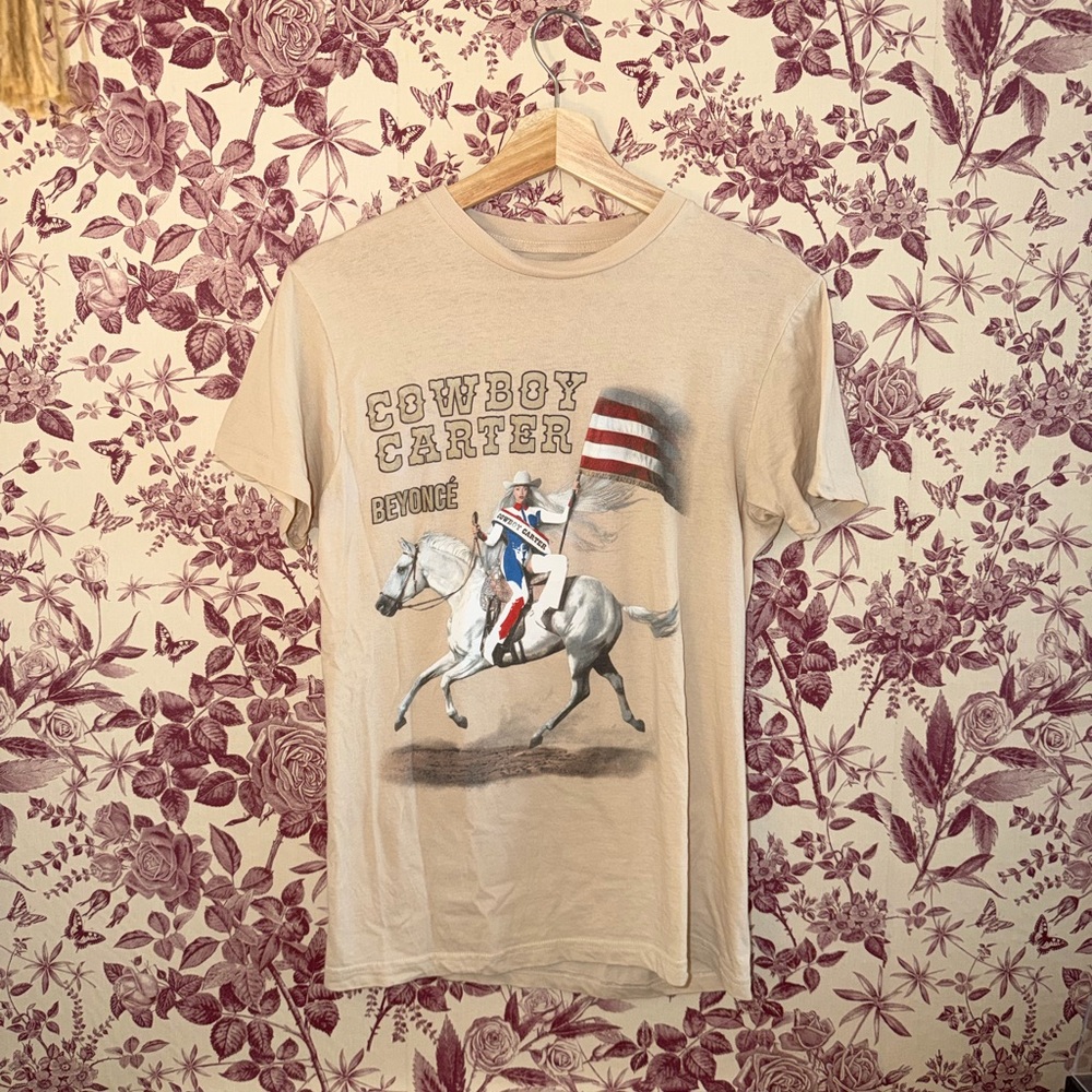 'Cowboy Carter' Graphic Tee - Beige